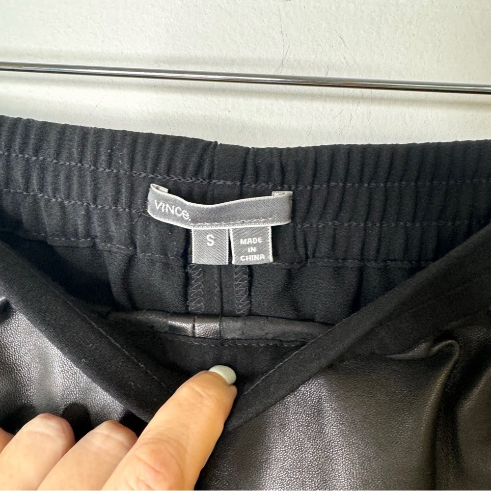 Vince Black Genuine Leather Crepe Mixed Media Jogger Pants
Trousers Small - Picture 8 of 8